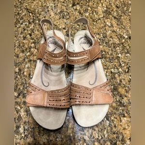 ABEO WOMENS size 9